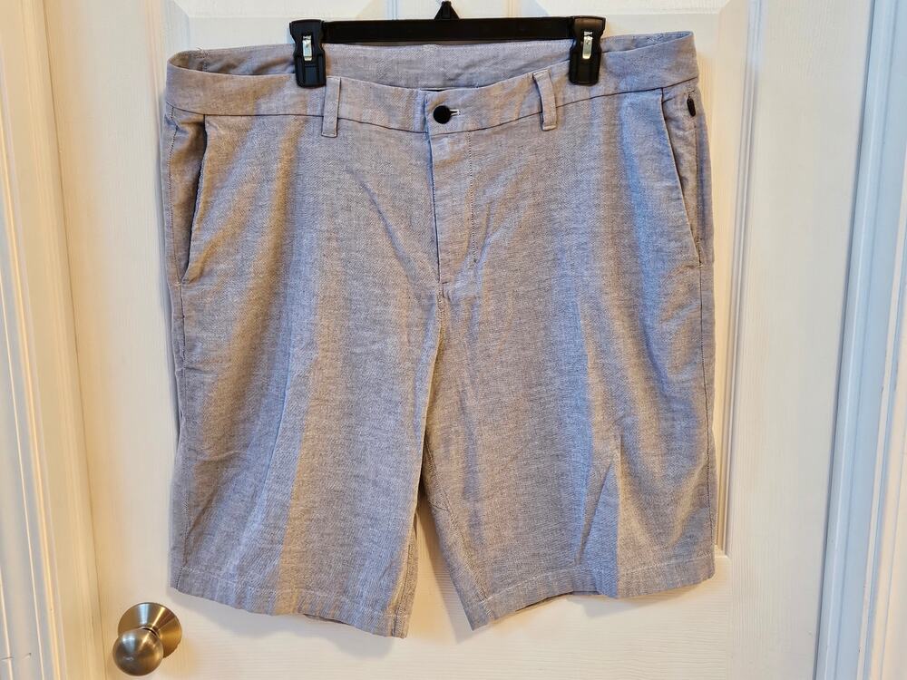 Lululemon Men’s Shorts Size 40 Gray Black Golf Casual Chino Stretch